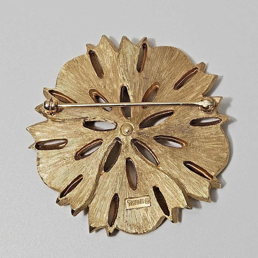 Crown Trifari Brooch Brushed Goldtone Flower Pin Floral